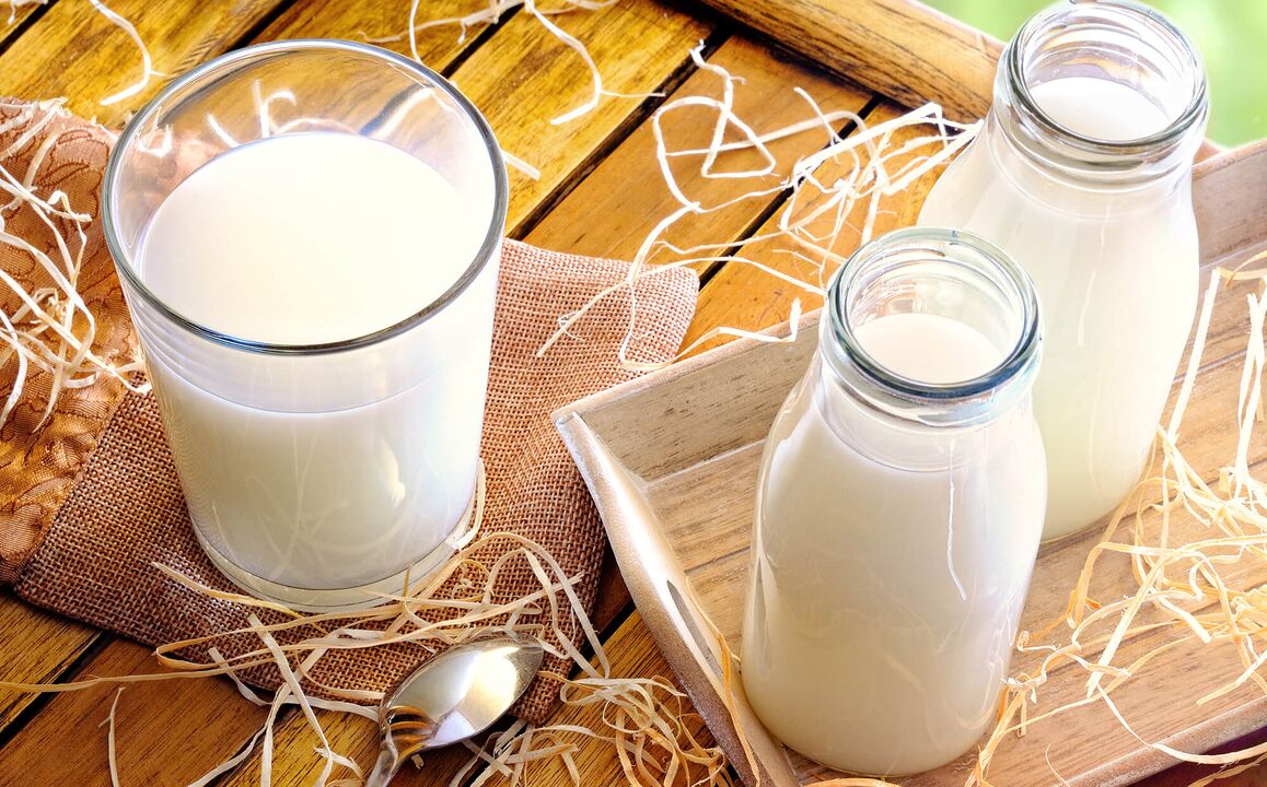 Kefir è una bevanda salutare a base di latte fermentato per la perdita di peso