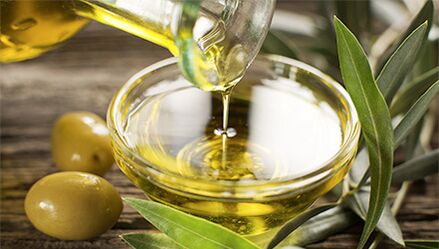 L'olio d'oliva è un prodotto importante nel menu quotidiano della dieta mediterranea. 