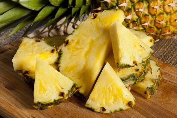 L'ananas in un frullato aiuta a purificare il corpo e rafforzare il sistema immunitario. 